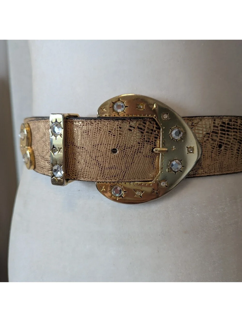 Vintage 80s 90s Made in Italy gold leather heart concho belt - Size S